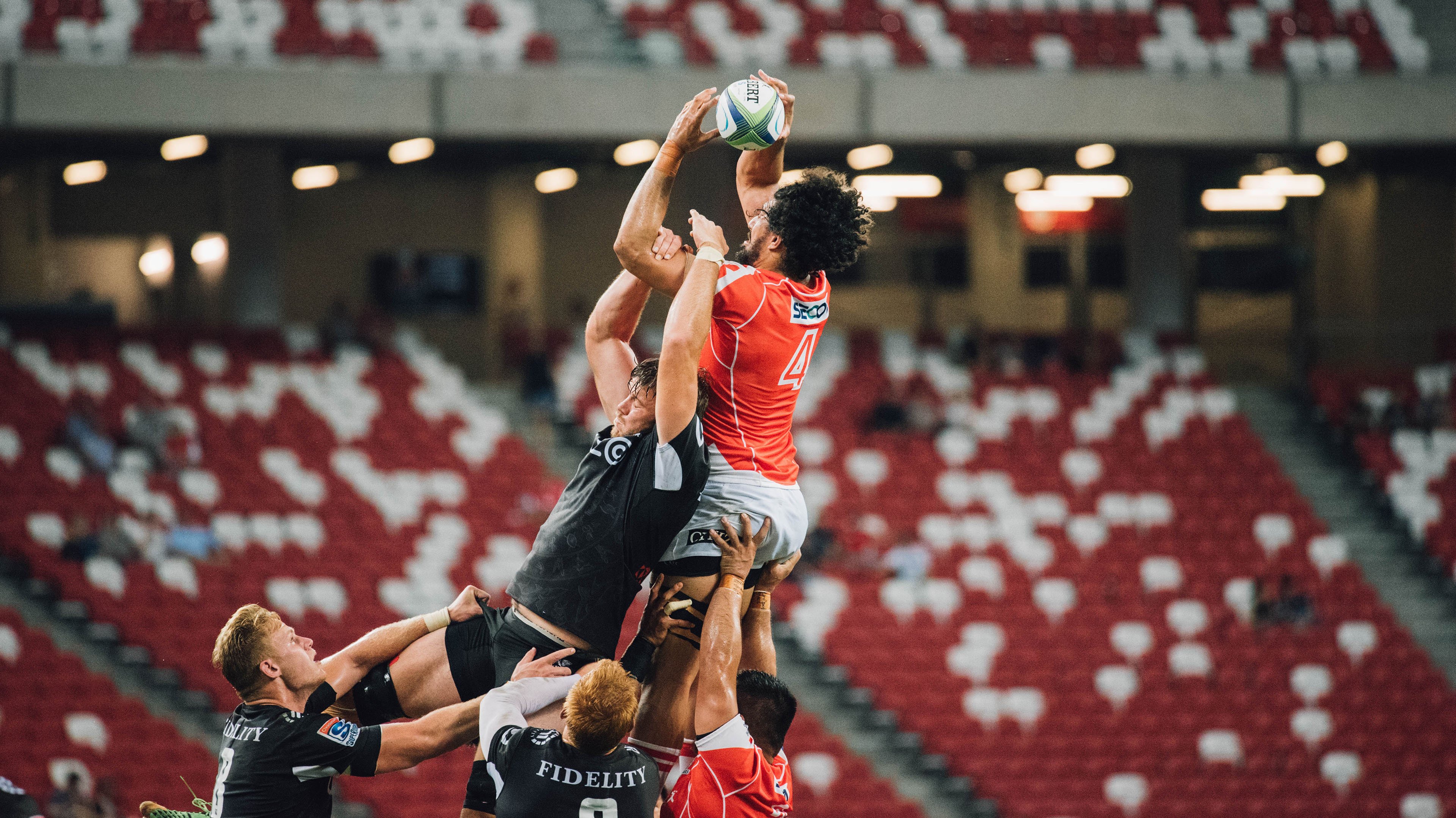 _观众互动：现场投票决定精彩比赛瞬间_，比赛现场投票系统