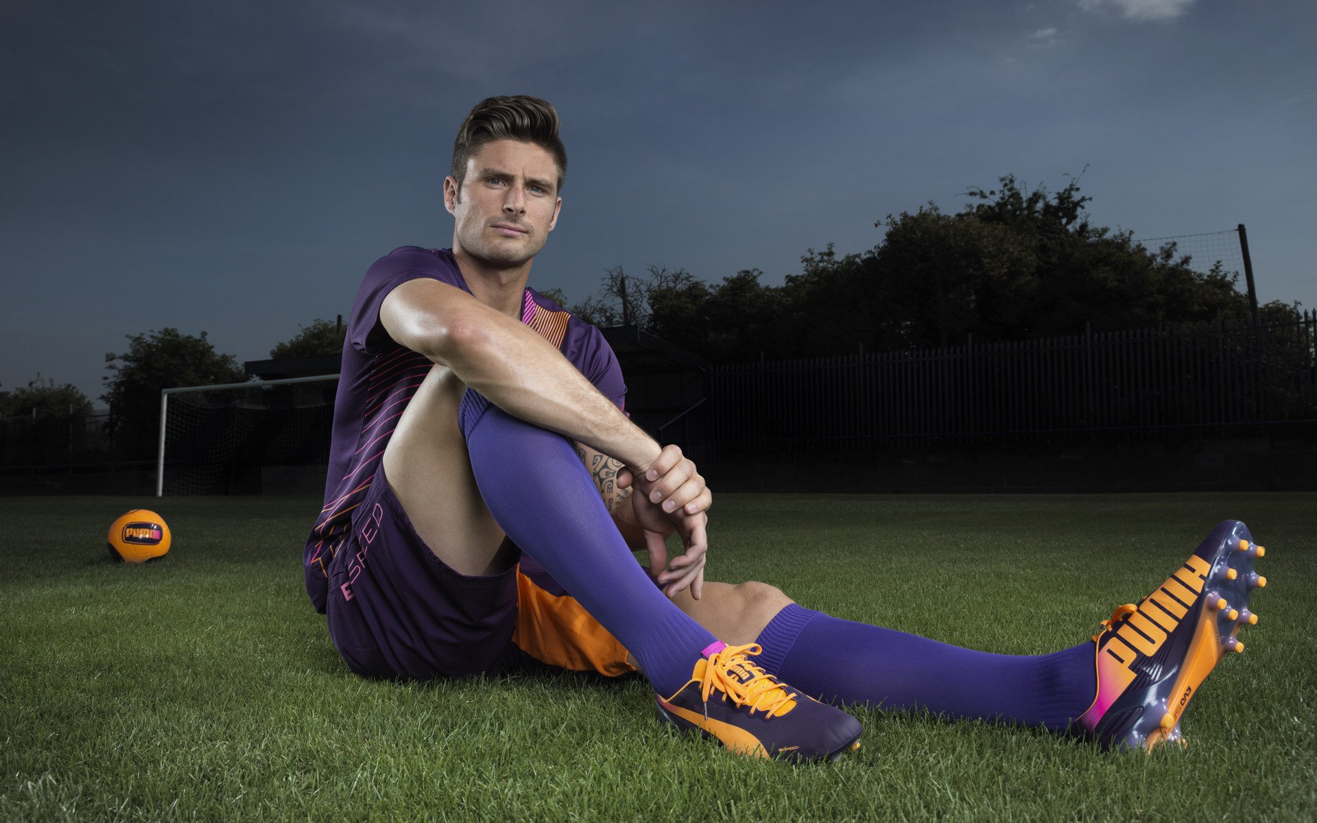 哥伦比亚队中场罗德里格斯在巴黎奥运会上展现出强大的组织能力